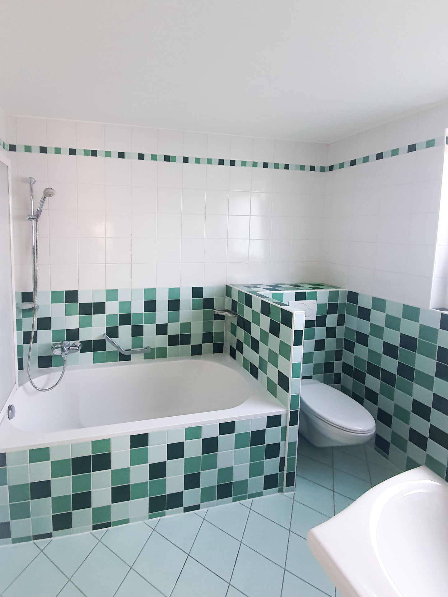 Salle de bain colorée